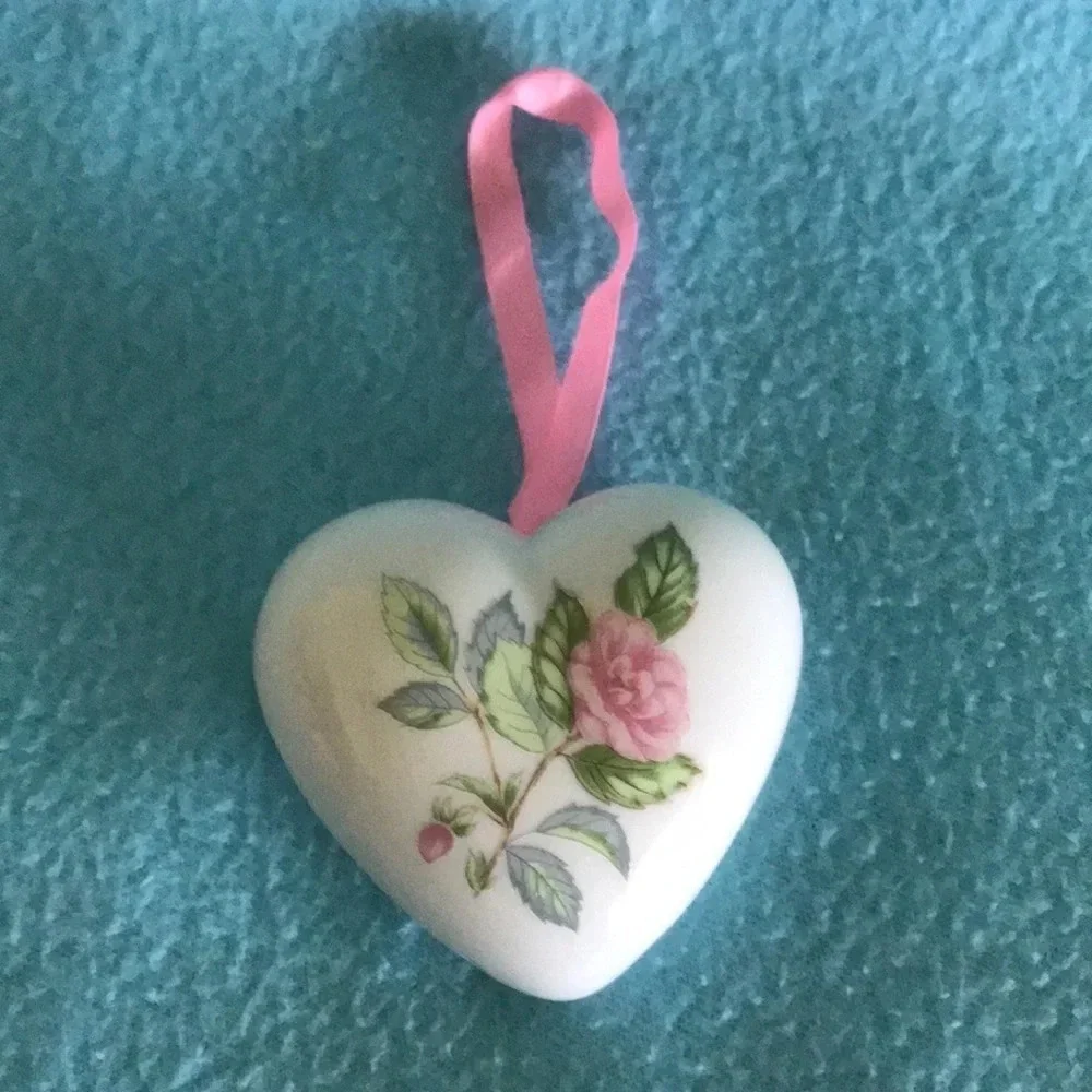 POMANDER PORCELAIN heart scented vintage 1986 pink refillable NEW IN BOX 3”X 3”